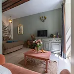 Appartement L'ecrin Luxuriant - Halles & Cathedrale - Nuit A Nîmes